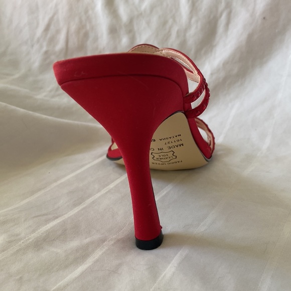 BEAUTIFUL RED SATIN HEELS, size 6 NEVER WORN. M.PATICK. PERFECT CONDITION. - Picture 9 of 9